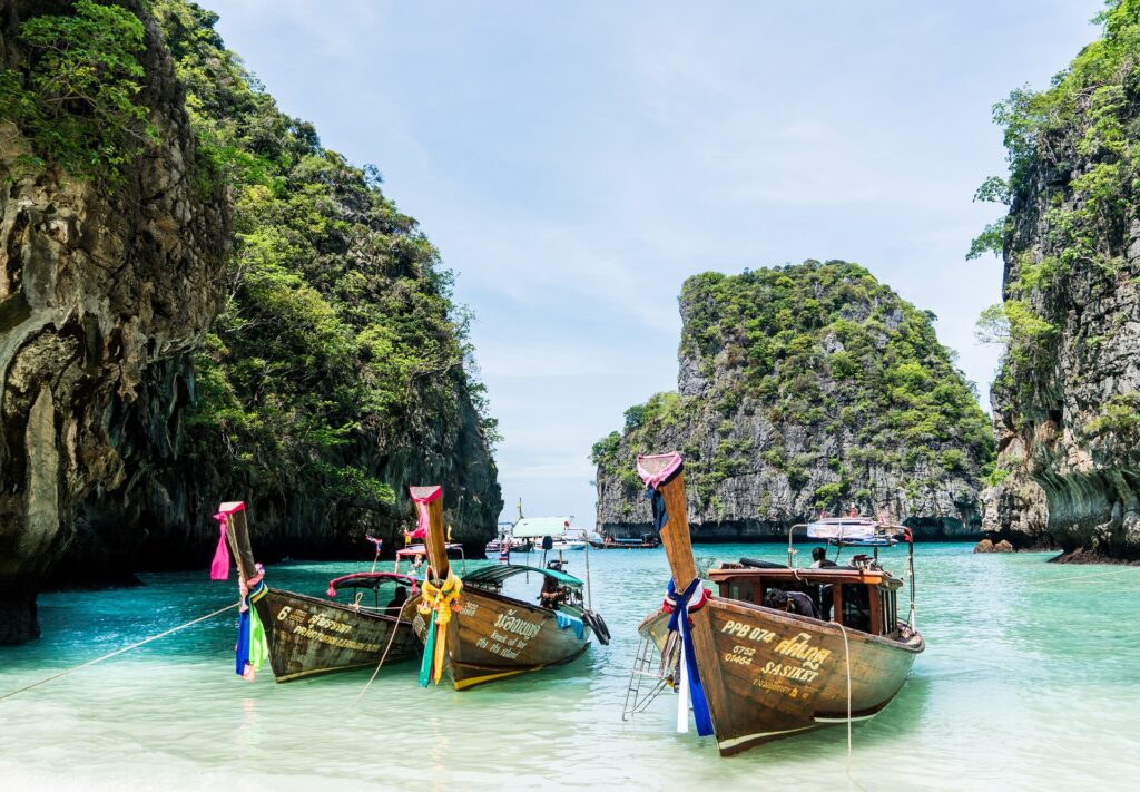 タイの秘境ビーチ「ピピ島」の見どころと行き方【プーケット旅行記】 Life Is Journey